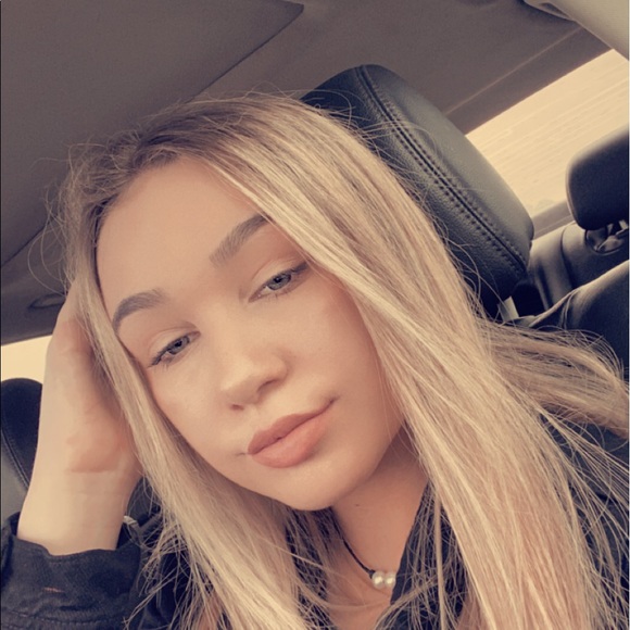 Meet your Posher, Chelsey - Picture 1 of 1